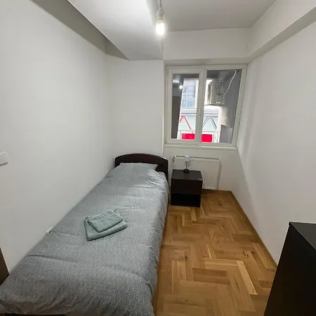 Daire Center Apartment-modern,familyheaven,bus Station *