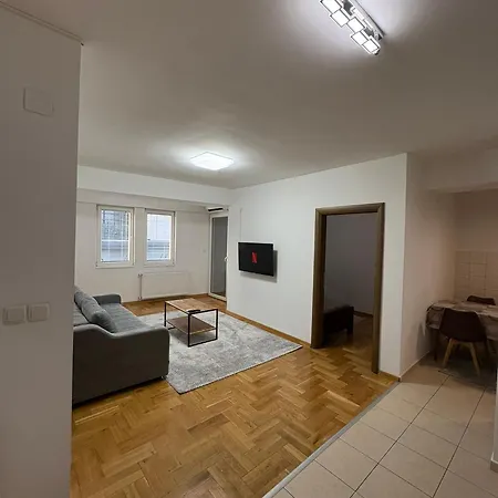 Daire Center Apartment-modern,familyheaven,bus Station Üsküp