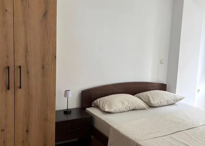 Center Apartment-modern,familyheaven,bus Station Apartament