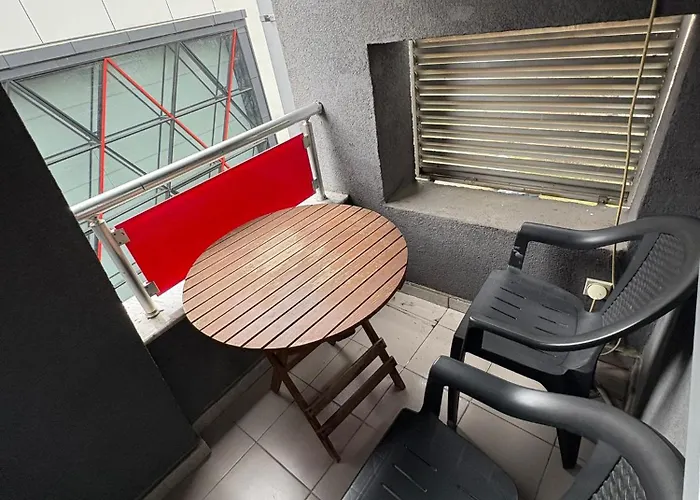 Apartament Center Apartment-modern,familyheaven,bus Station *